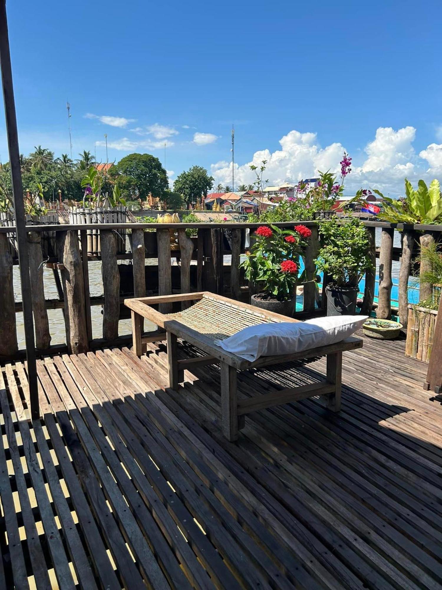 St 63 Home Stay & Tour Kampong Khleang Exterior photo